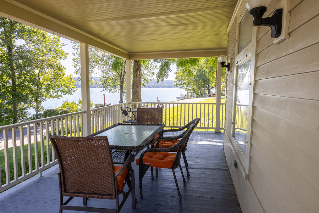 Outdoor table and chairs on the Alumni Porch