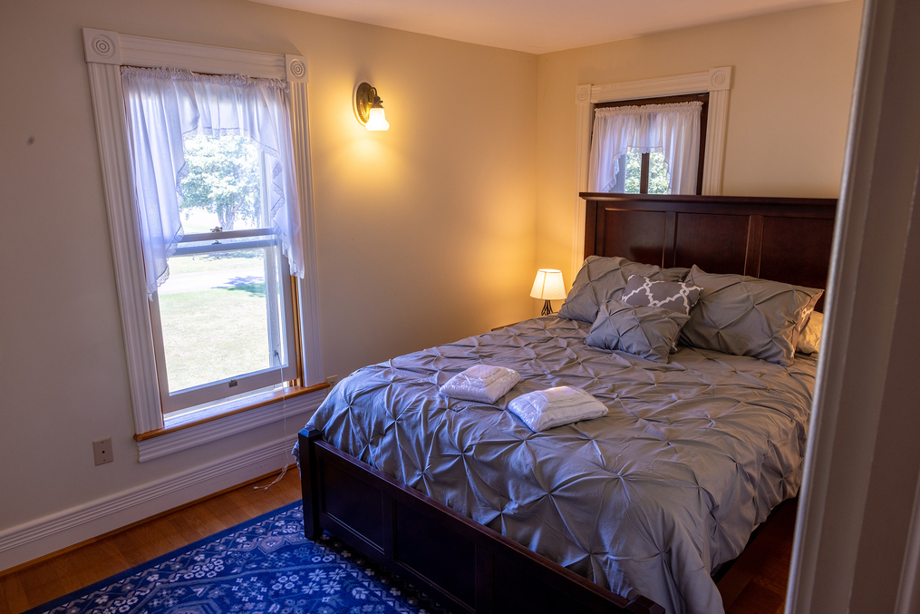 Queen Bed in the Alumni House